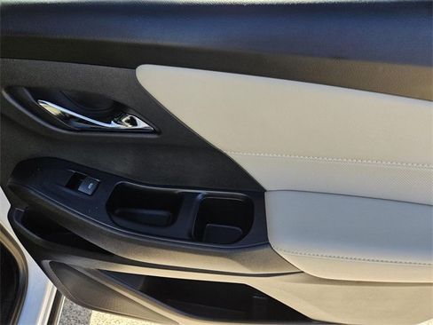 Used 2023 Chevrolet Traverse Premier image 13