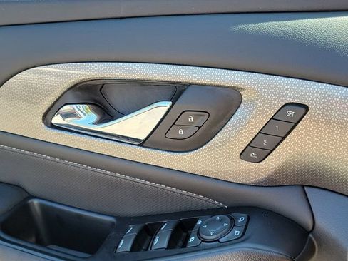 Used 2023 Chevrolet Traverse Premier FWD image 13