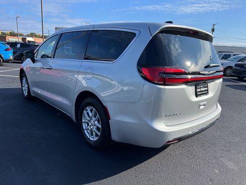 New 2026 Chrysler Pacifica Select image 7