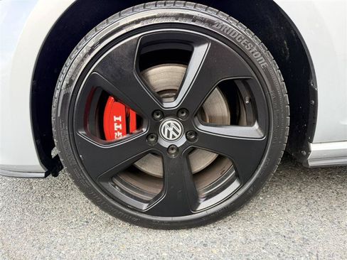Used 2017 Volkswagen GTI SE FWD image 8