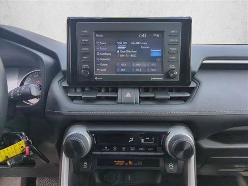 Used 2021 Toyota RAV4 LE image 15