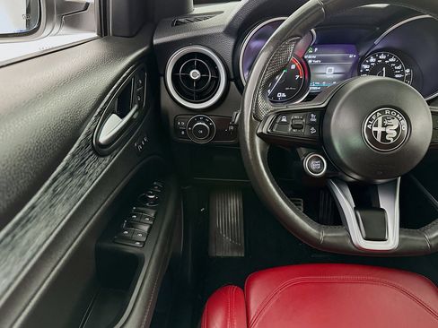 Used 2022 Alfa Romeo Stelvio Sprint image 10