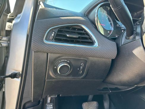 Used 2019 Chevrolet Cruze LT FWD image 10