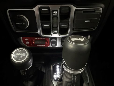 Used 2024 Jeep Wrangler Unlimited Rubicon AWD/4WD image 22