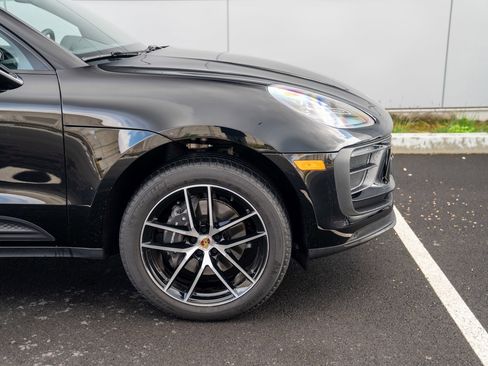 Certified 2025 Porsche Macan image 9
