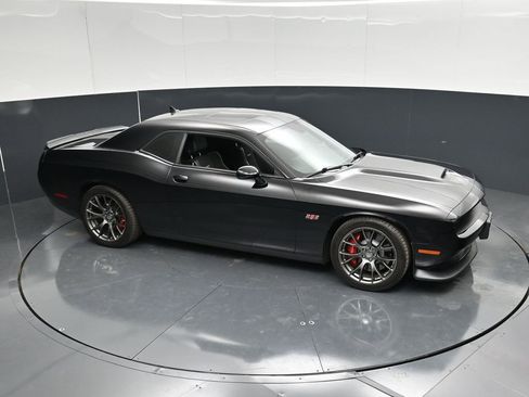 Used 2016 Dodge Challenger SRT w/ Technology Group RWD image 48