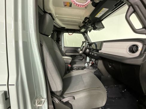 Used 2024 Jeep Wrangler Unlimited Sahara AWD/4WD image 23