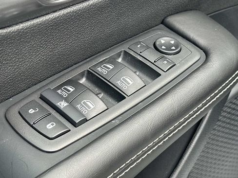 New 2026 Chrysler Pacifica Select FWD image 13