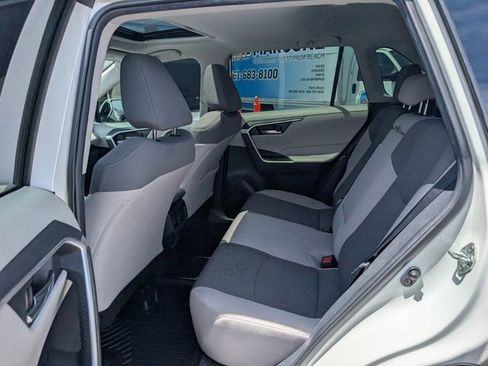 Used 2021 Toyota RAV4 XLE w/ Convenience Package FWD image 12