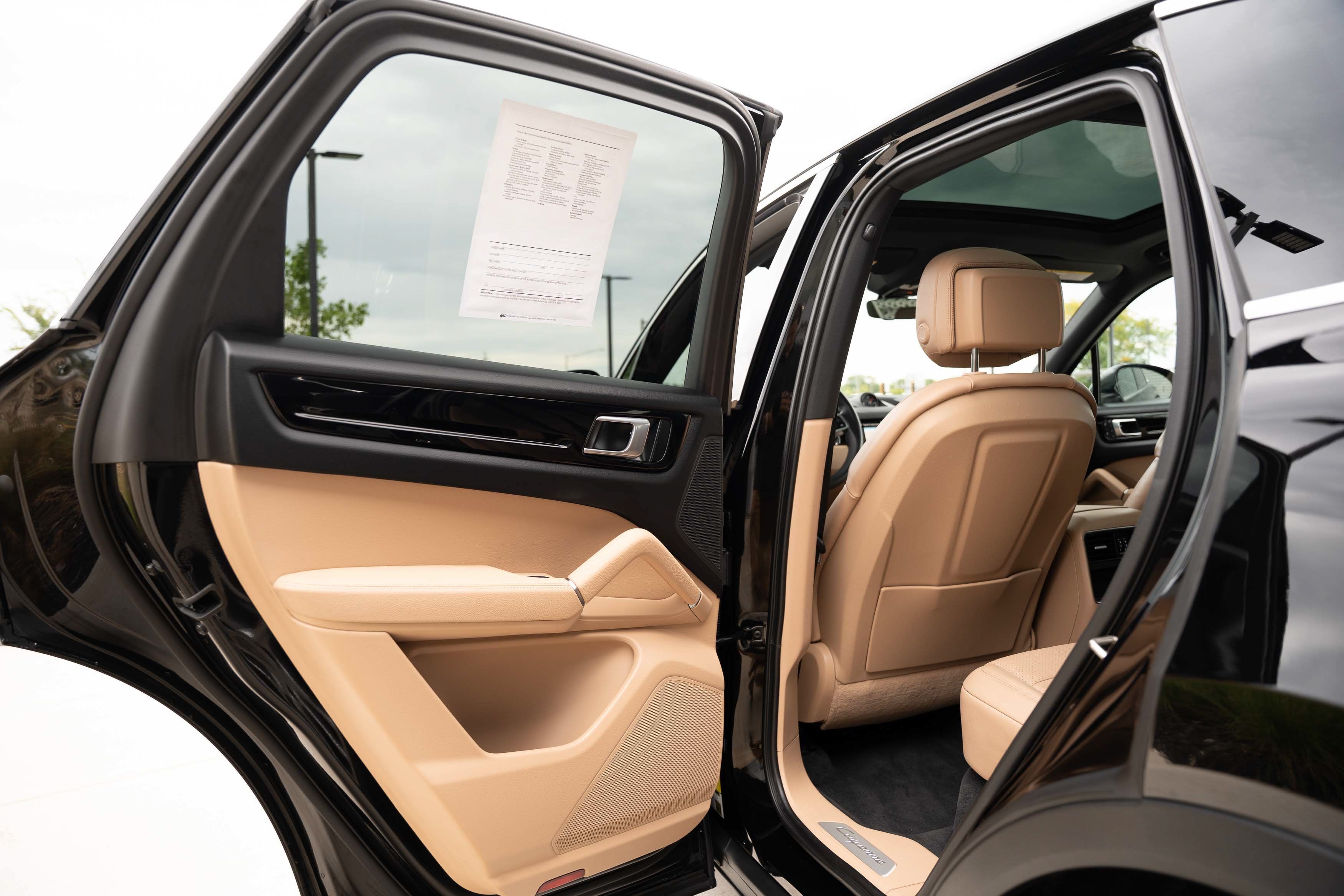 Used 2023 Porsche Cayenne AWD/4WD image 25