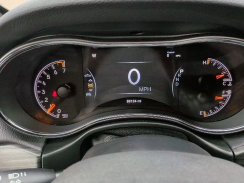 Used 2019 Jeep Grand Cherokee Laredo image 32