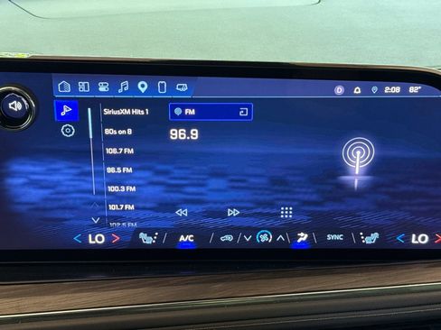 Used 2025 Chevrolet Suburban Z71 AWD/4WD image 25