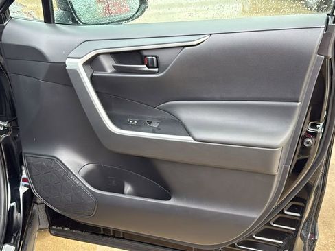 Certified 2025 Toyota RAV4 LE image 32