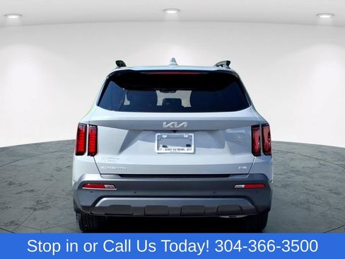 Used 2023 Kia Sorento S w/ Panoramic Sunroof Package AWD/4WD image 4