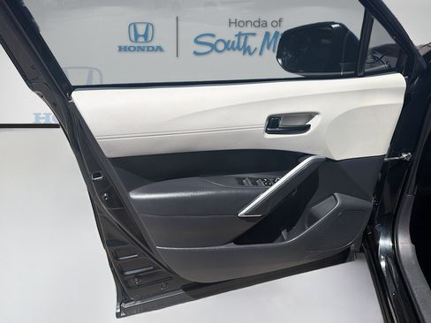 Used 2022 Toyota Corolla Cross LE image 19