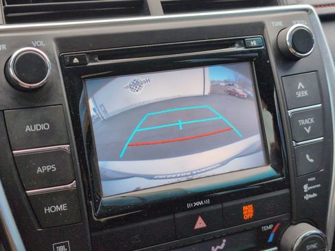 Used 2017 Toyota Camry XSE w/ Moonroof Package image 21