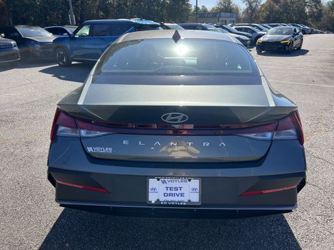 New 2026 Hyundai Elantra SE image 6