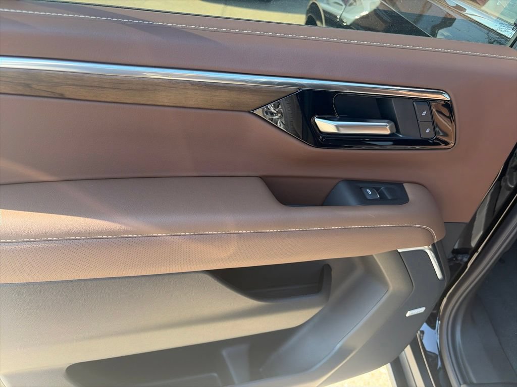 New 2026 Chevrolet Suburban High Country AWD/4WD image 12