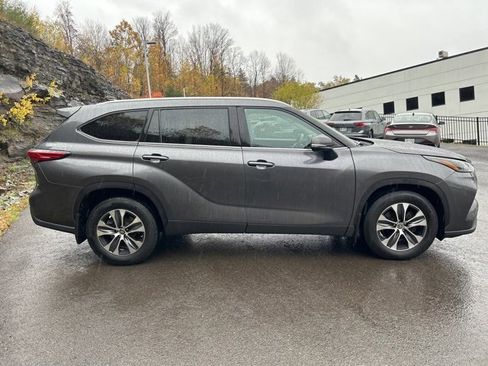 Used 2022 Toyota Highlander XLE image 5