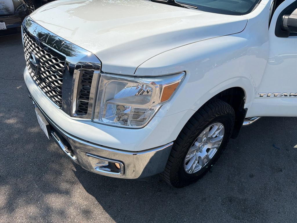 Used 2018 Nissan Titan SV AWD/4WD image 48