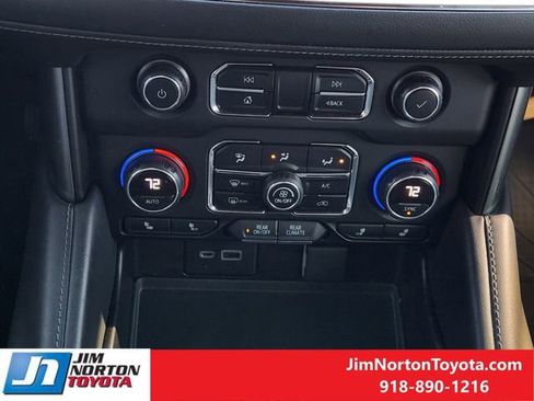 Used 2021 Chevrolet Suburban Z71 image 21