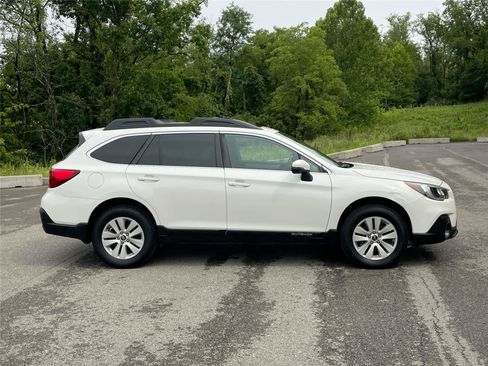 Used 2019 Subaru Outback 2.5i Premium w/ Popular Package #2 AWD/4WD image 6