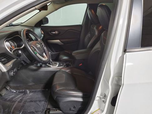 Used 2018 Jeep Cherokee Trailhawk image 8