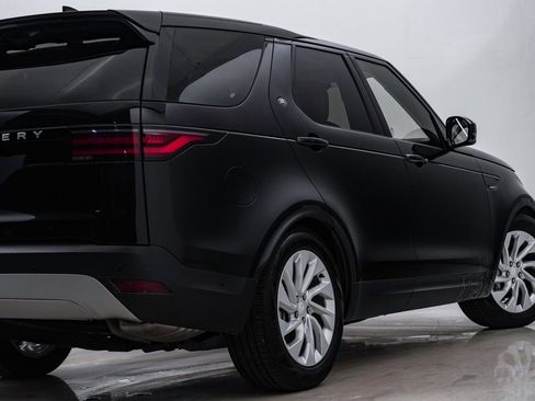 Used 2025 Land Rover Discovery S image 10