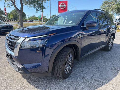 Certified 2024 Nissan Pathfinder SV FWD image 3