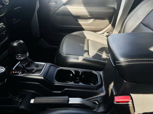 Used 2022 Jeep Wrangler Unlimited Sahara w/ Cold Weather Group image 21