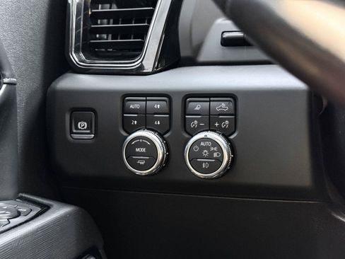 Certified 2025 GMC Sierra 2500 AT4X w/ AT4X AEV Edition AWD/4WD image 18