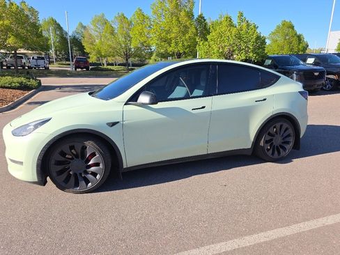 Used 2023 Tesla Model Y Performance AWD/4WD image 3
