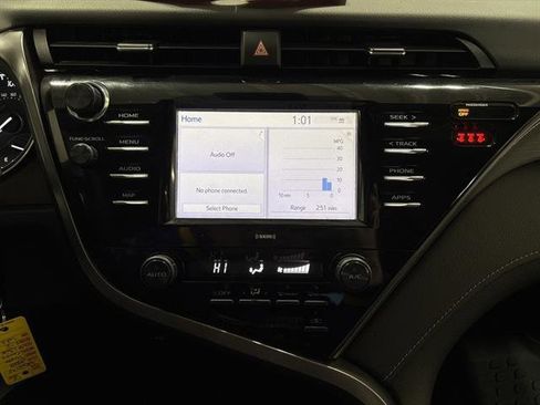Used 2020 Toyota Camry SE image 10