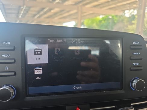 Used 2025 Hyundai Elantra SE FWD image 11