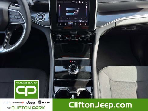 Used 2023 Jeep Grand Cherokee Laredo image 26