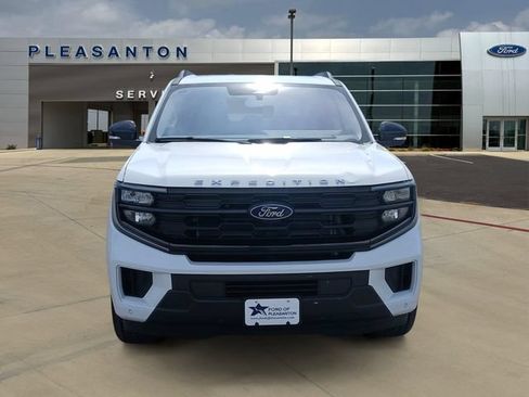 Used 2025 Ford Expedition Active AWD/4WD image 8