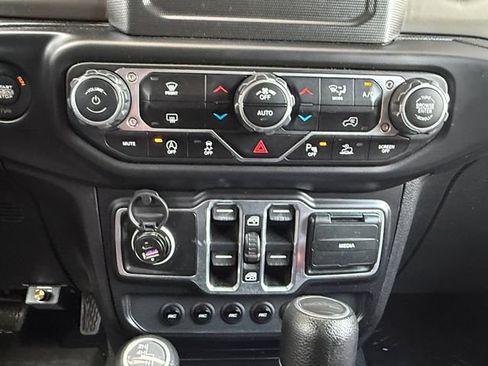 Used 2021 Jeep Gladiator Sport AWD/4WD image 4