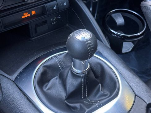 Used 2021 MAZDA MX-5 Miata Club w/ Appearance Package RWD image 21