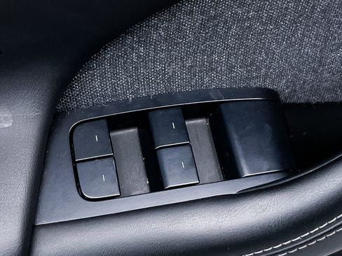 Used 2021 Tesla Model S Plaid image 18