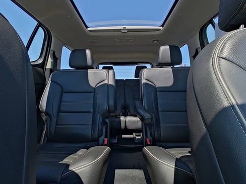 Used 2023 GMC Acadia Denali w/ Denali Technology Package FWD image 29