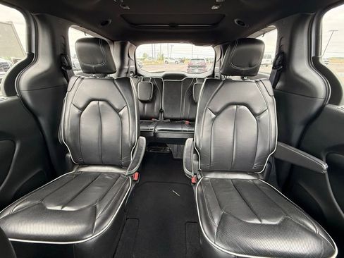 Used 2019 Chrysler Pacifica Limited w/ S Appearance Package FWD image 23
