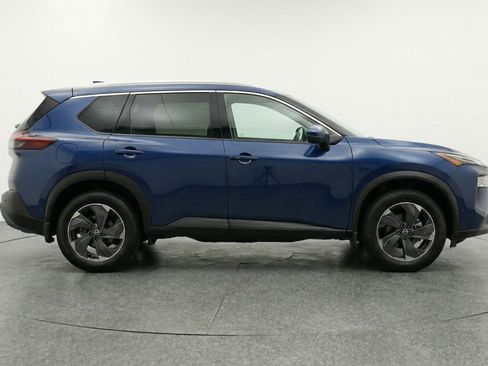 Used 2025 Nissan Rogue SV image 11