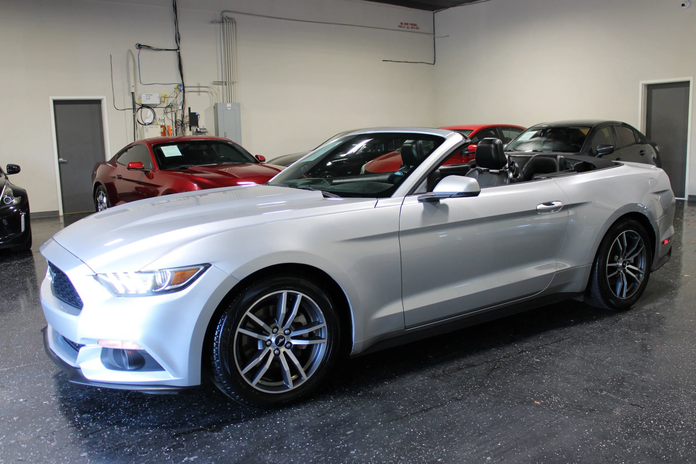 Used 2016 Ford Mustang Convertible RWD image 28
