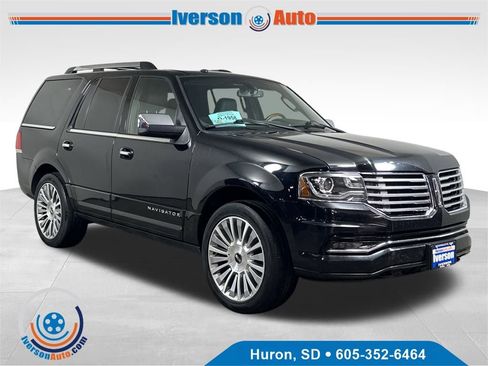 Used 2017 Lincoln Navigator Select image 1