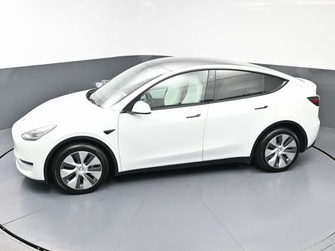 Used 2022 Tesla Model Y Long Range image 50