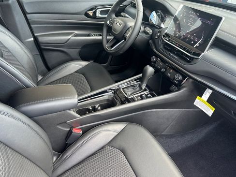 New 2026 Jeep Compass Latitude image 13