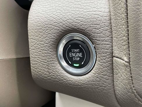 Used 2021 GMC Yukon Denali w/ Denali Premium Package RWD image 29