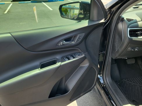 Used 2024 Chevrolet Equinox LT FWD image 15