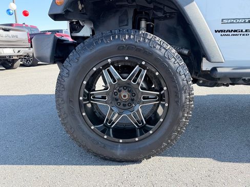 Used 2014 Jeep Wrangler Unlimited Sport image 27