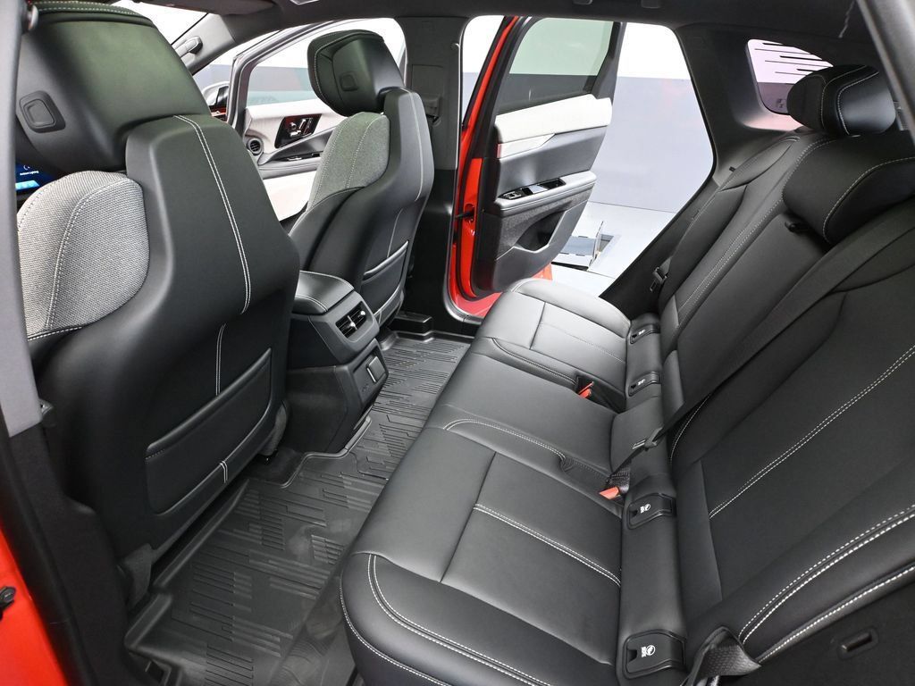 Used 2026 Cadillac Optiq Sport 1 w/ LPO, Floor Liner Package AWD/4WD image 31